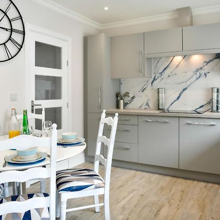 Pass The Keys Newly Refurbished Modern Bungalow - Pets Welcome Βίλα Σουόνσι Εξωτερικό φωτογραφία